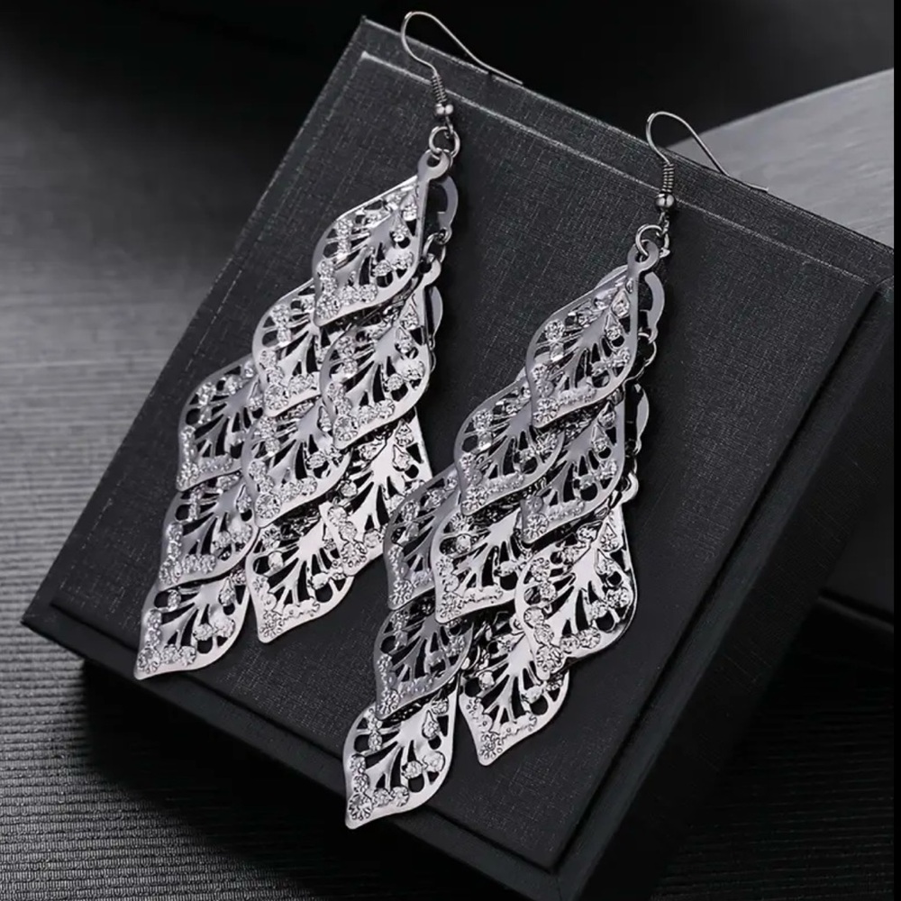🖤🆕🖤 Gun Metal Tassel Earrings